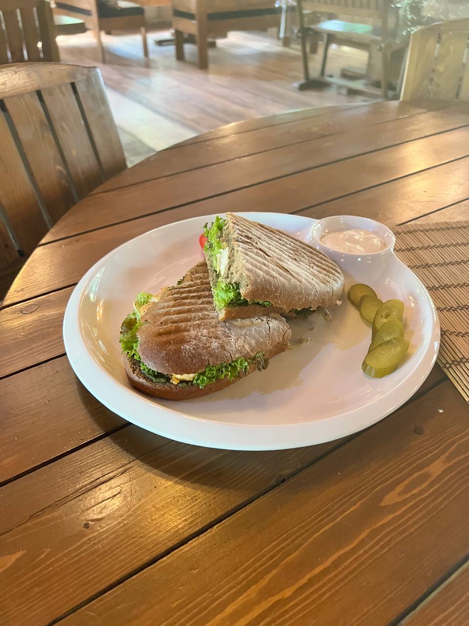 پنینی مرغ و پستو